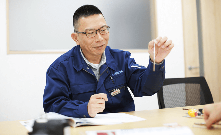 ビットと手に話す池東さん