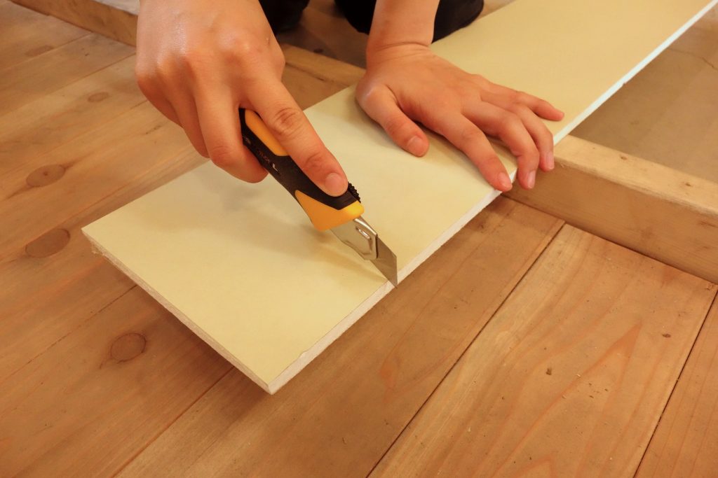 石膏ボードとは？基本的な特徴とDIYするときの切断方法 - makit（メキット）by DIY FACTORY