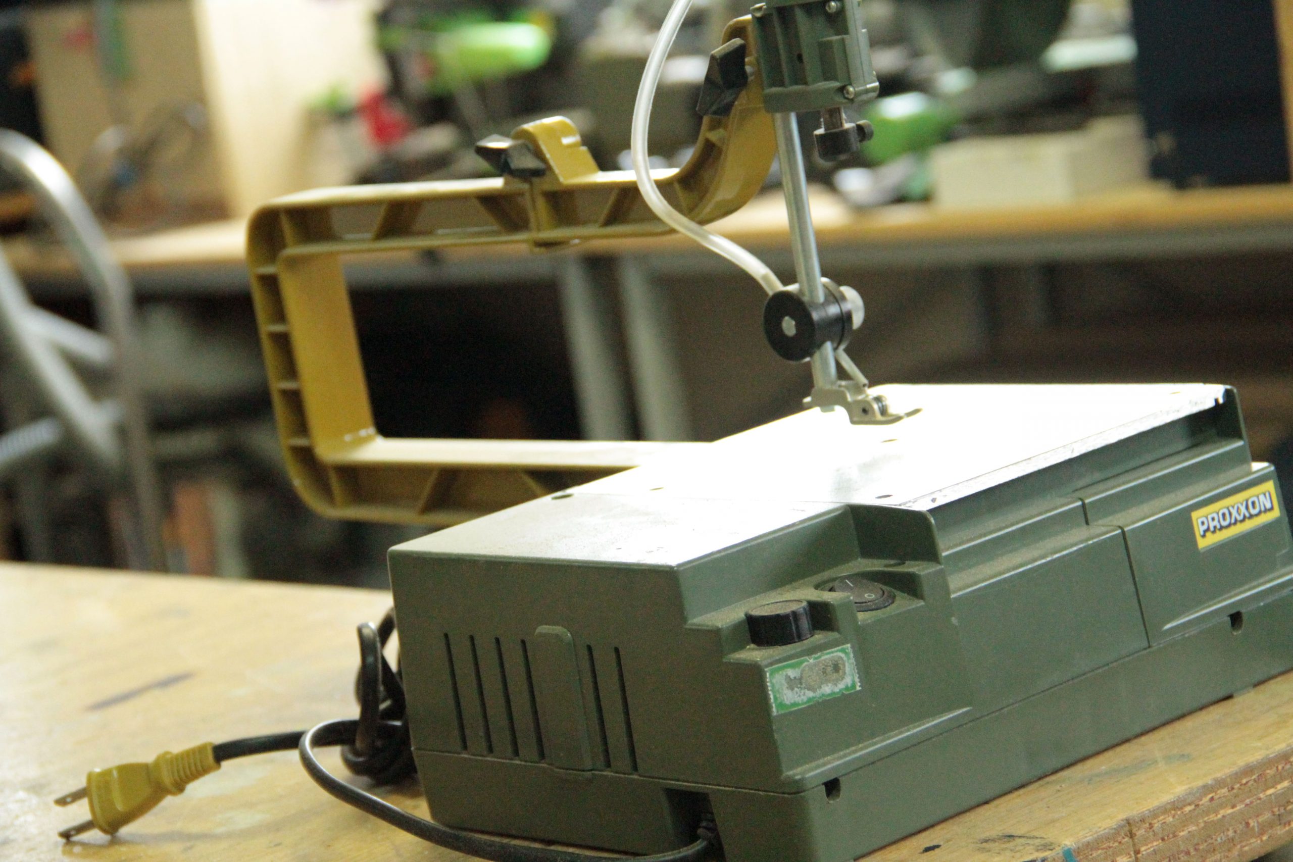 最終販売マキタ(Makita) 糸ノコ盤 電動糸ノコ DIY 彫刻 家具製造 工作 小物入れ