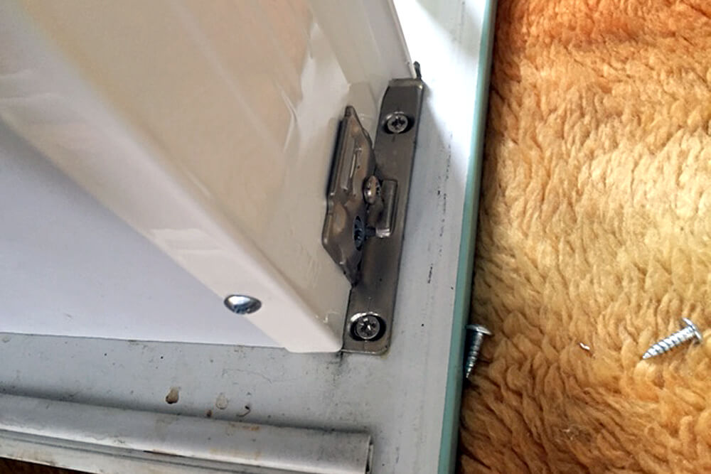 キッチンメーカーのミカドの引出レールや蝶番をdiyで直しましょう Makit メキット By Diy Factory