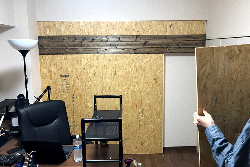 ギターを床に置いている 賃貸でも安全壁掛け 人気楽器部屋diy Makit メキット By Diy Factory