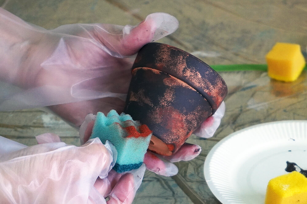 アンティーク調の小物を塗装で簡単に表現 様々な色の錆風を味わえる塗料 水性ラストエイジングコート Makit メキット By Diy Factory