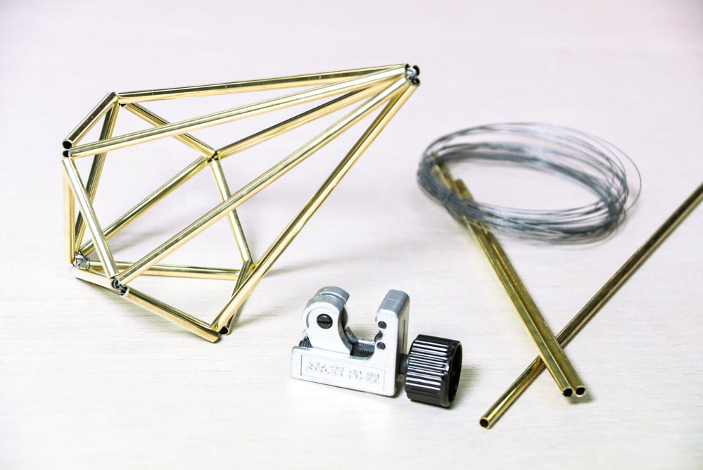 パイプカッターで簡単にカット！真鍮パイプのプラントハンガー作り方 - makit（メキット）by DIY FACTORY